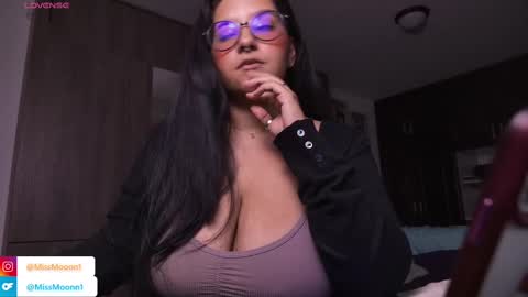 MissMoon online show from 16, 10, 2025