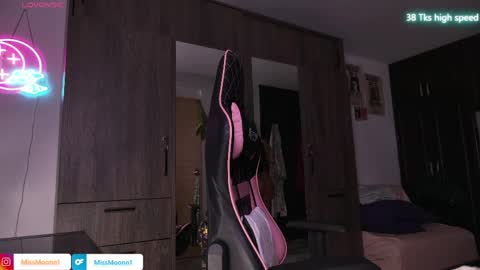 MissMoon online show from 15, 4, 2026