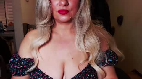 Missqueen1416 online show from 12, 3, 2025