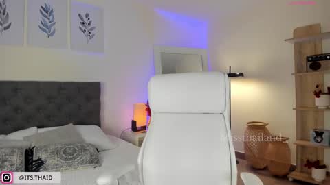 Fernanda Davila online show from 5, 2, 2025