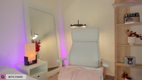 Fernanda Davila online show from 6, 3, 2025