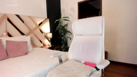 Fernanda Davila online show from 14, 4, 2026