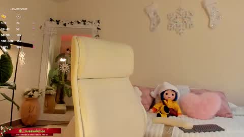 Valeria Davila online show from 5, 12, 2025