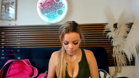 Snapshot of missvalery1 chatting on 4, 12, 2024 missvalery1 online show from 4, 12, 2024