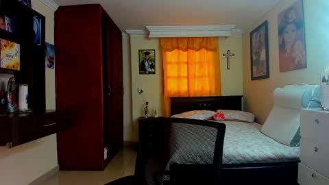 Snapshot of missvalery1 chatting on 8, 9, 2025 missvalery1 online show from 8, 9, 2025