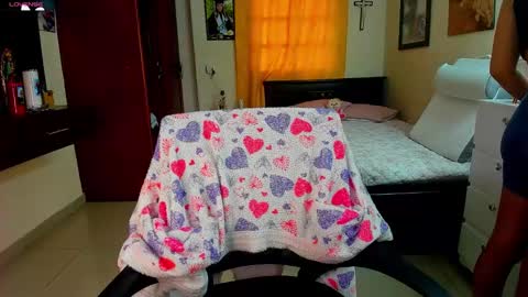 Snapshot of missvalery1 chatting on 12, 9, 2025 missvalery1 online show from 12, 9, 2025