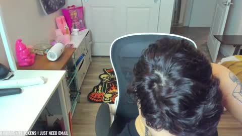 Snapshot of missvanessajune chatting on 17, 10, 2025 V Nessa online show from 17, 10, 2025