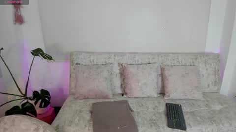 Snapshot of missweetpeach chatting on 10, 6, 2026 Pau OFmissweetpeach online show from 10, 6, 2026