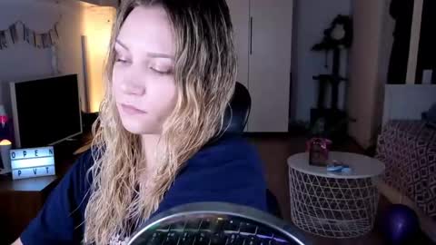 Snapshot of missyourtouch chatting on 22, 4, 2026 MissYourTouch online show from 22, 4, 2026