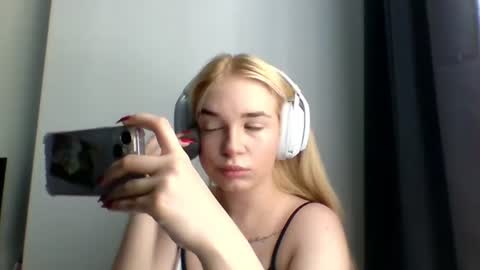 Snapshot of missyrattana chatting on 8, 7, 2026 Lucy online show from 8, 7, 2026