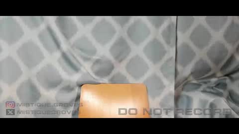 Snapshot of mistique_groves chatting on 9, 10, 2025 Mistique Groves online show from 9, 10, 2025