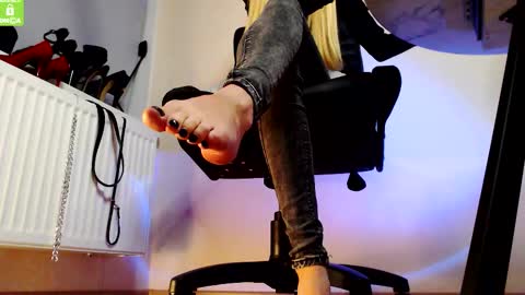  Mistress Alice  online show from 14, 9, 2025