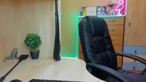 Mistress Kristi online show from 28, 2, 2025