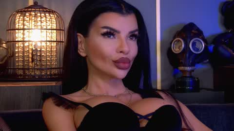 Snapshot of mistresselenia chatting on 3, 11, 2025 Elenia online show from 3, 11, 2025