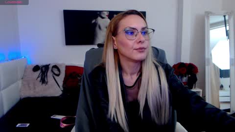 MistressEvelyn  online show from 14, 1, 2025