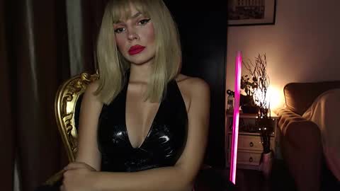 Snapshot of mistressfindom chatting on 5, 10, 2025 Goddess Katerina online show from 5, 10, 2025