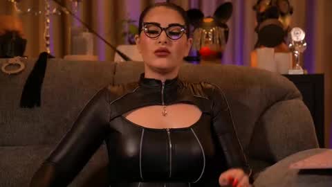 Mistress Kelly online show from 4, 11, 2025