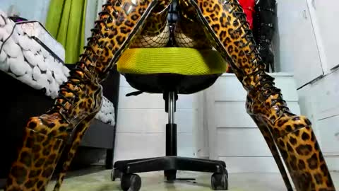 Tiffany online show from 18, 9, 2025