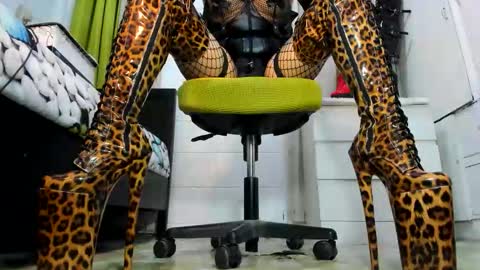 Tiffany online show from 13, 4, 2026