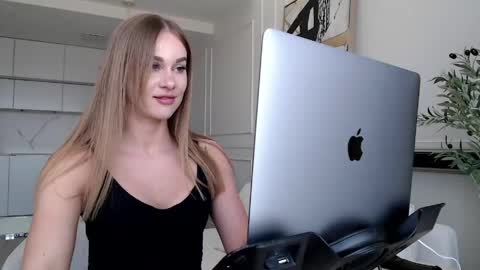 mistressuniverse online show from 13, 4, 2026