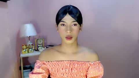 Mocha Locca  online show from 1, 1, 2025