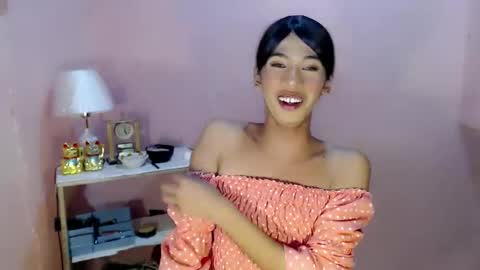 Mocha Locca  online show from 1, 1, 2025