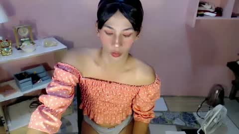 Mocha Locca  online show from 2, 1, 2025