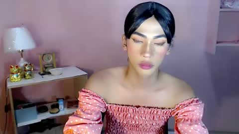 Mocha Locca  online show from 5, 1, 2025