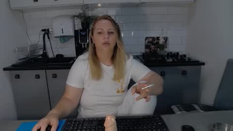 erika online show from 25, 9, 2025