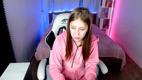 Molly Prvt is open online show from 22, 1, 2025