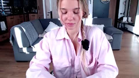 Snapshot of molly_bell chatting on 11, 3, 2026 Molly online show from 11, 3, 2026