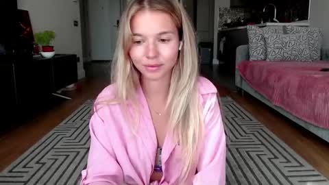 Snapshot of molly_bell chatting on 6, 6, 2026 Molly online show from 6, 6, 2026