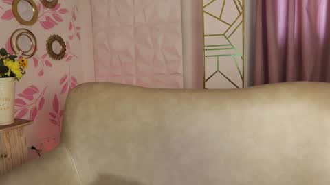   MOLLY   online show from 15, 1, 2025