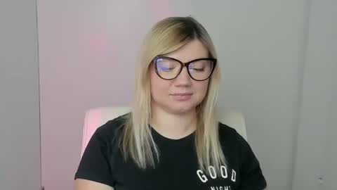 Molly online show from 3, 10, 2025