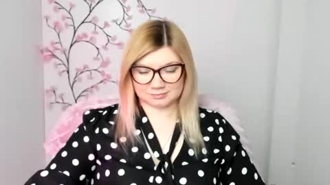 Snapshot of molly_moree chatting on 18, 1, 2026 Molly online show from 18, 1, 2026