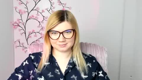 Snapshot of molly_moree chatting on 4, 2, 2026 Molly online show from 4, 2, 2026