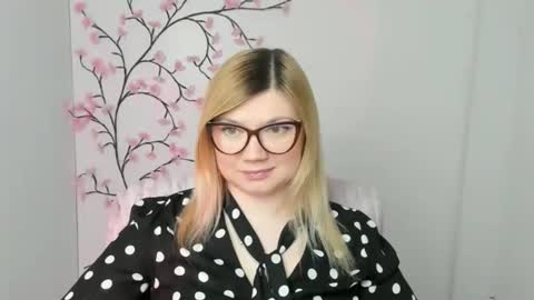 Snapshot of molly_moree chatting on 3, 3, 2026 Molly online show from 3, 3, 2026