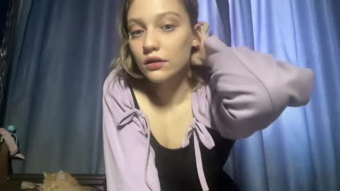 Snapshot of molly_poly chatting on 11, 11, 2025 molly_poly online show from 11, 11, 2025