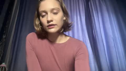 Snapshot of molly_poly chatting on 13, 11, 2025 molly_poly online show from 13, 11, 2025