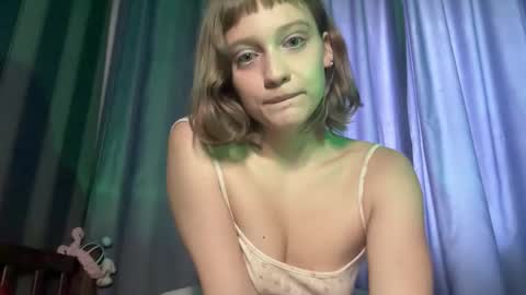 Snapshot of molly_poly chatting on 23, 11, 2025 molly_poly online show from 23, 11, 2025