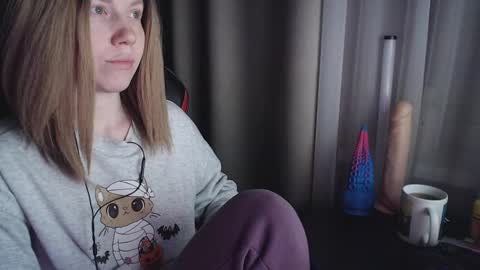 I have new photos come and see with love Molly online show from 27, 2, 2025