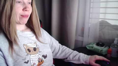 I have new photos come and see with love Molly online show from 8, 11, 2025