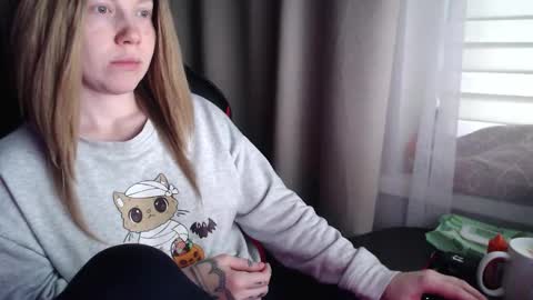 I have new photos come and see with love Molly online show from 2, 12, 2025