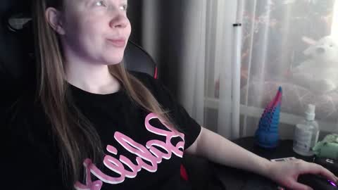 I have new photos come and see with love Molly online show from 5, 3, 2026