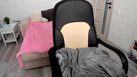 Snapshot of molly_sweetbaby chatting on 9, 9, 2025 Ill tell you when were private online show from 9, 9, 2025