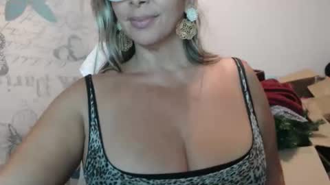 Molly Bunny online show from 28, 11, 2025
