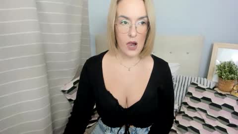 MollyCrazy online show from 27, 11, 2025