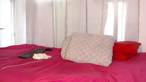  MOLLY  GUNSG online show from 28, 12, 2024