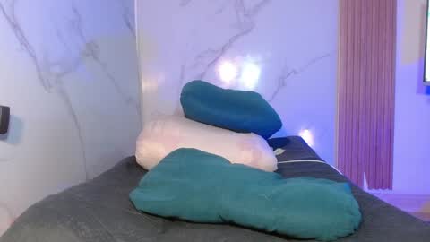  MOLLY  GUNSG online show from 8, 4, 2026