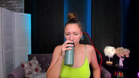 hi im Molly heregreat boobs big heart  warm pussy  online show from 19, 11, 2025